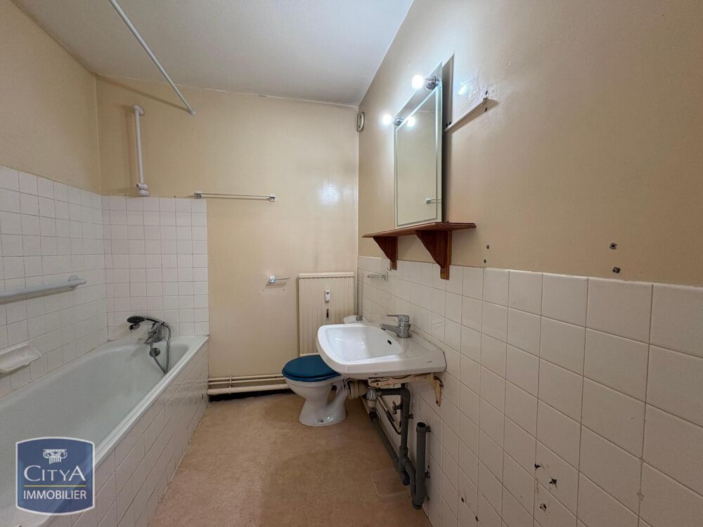 À LOUER : Appartement T1 situé à Mâcon. Ce bien se trouv....
