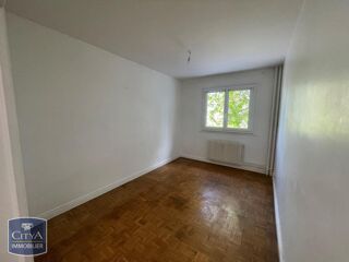  Appartement à louer 4 pièces 65 m²