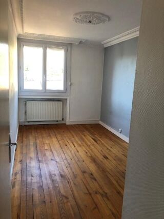  Appartement à louer 5 pièces 108 m²