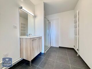  Appartement à louer 3 pièces 71 m²