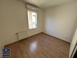  Appartement à louer 4 pièces 75 m²