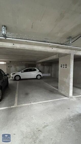  Parking / Garage à louer 