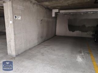  Parking / Garage à louer 