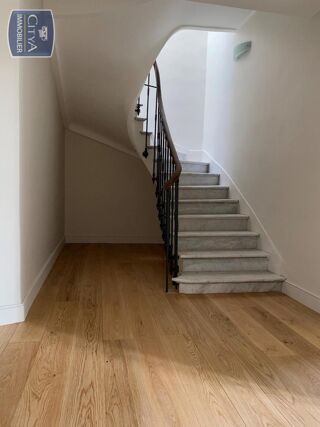  Appartement à louer 4 pièces 95 m²
