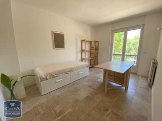  Appartement à louer 3 pièces 81 m²