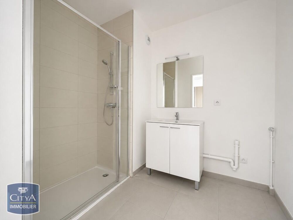 À LOUER : Découvrez ce joli studio T1 avec balcon et pla....