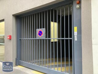  Parking / Garage à louer 