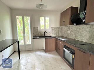  Appartement à louer 4 pièces 111 m²