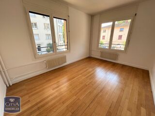  Appartement à louer 5 pièces 107 m²