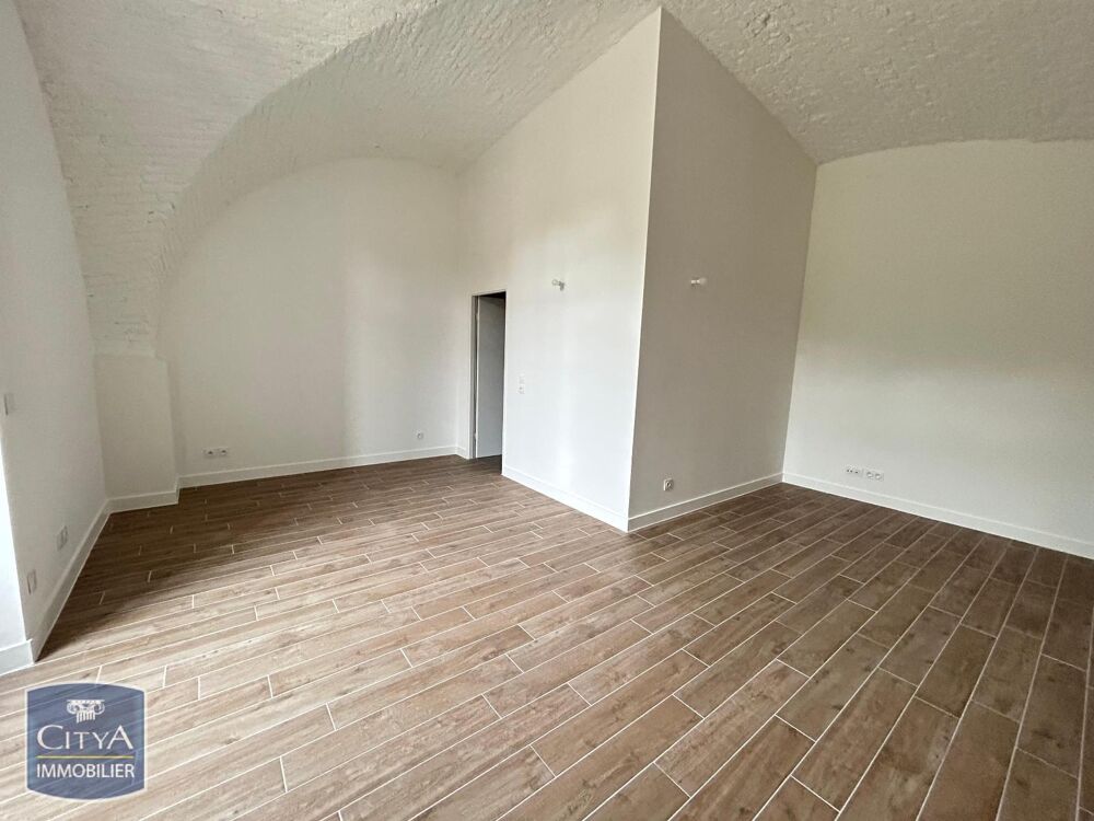 À LOUER : Appartement rénové T1 situé à Douai, dans le c....