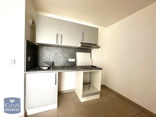  Appartement à louer 4 pièces 79 m²