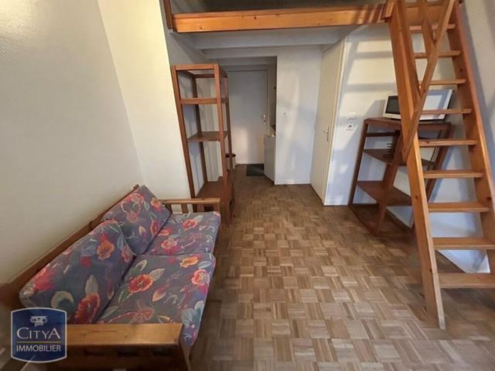 À LOUER : Appartement ancien situé à Orléans, dans le co....