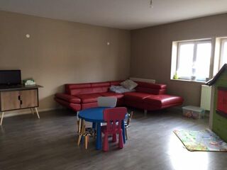  Appartement à louer 4 pièces 99 m²