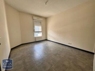  Appartement à louer 3 pièces 77 m²