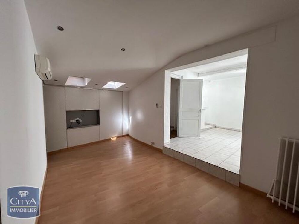 À louer, cet appartement T3 situé dans la charmante vill....