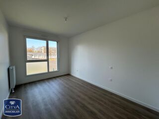  Appartement à louer 4 pièces 82 m²