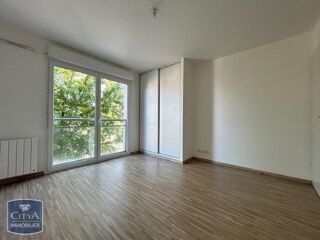  Appartement à louer 3 pièces 79 m²