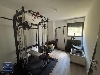  Appartement à louer 4 pièces 77 m²