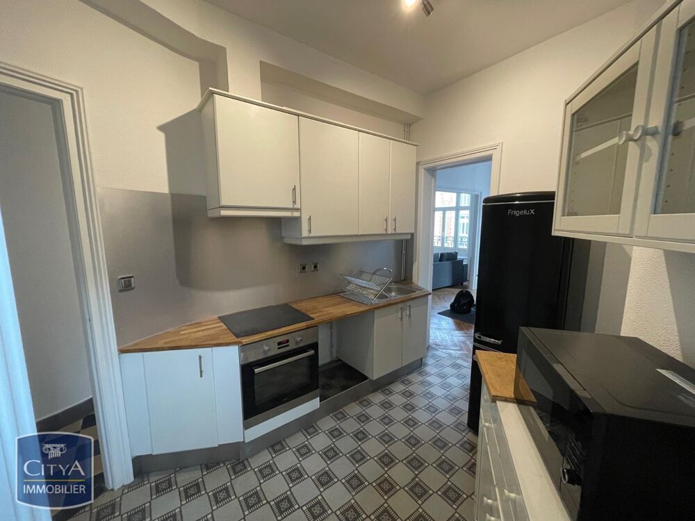À LOUER : Appartement rénové T3 situé à Lille, offrant u....