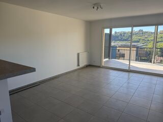  Appartement à louer 3 pièces 82 m²