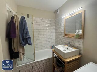  Appartement à louer 4 pièces 84 m²