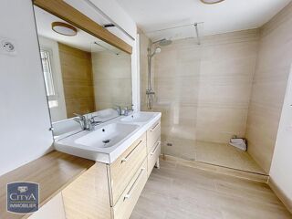  Appartement à louer 4 pièces 97 m²
