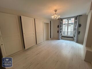  Appartement à louer 3 pièces 97 m²