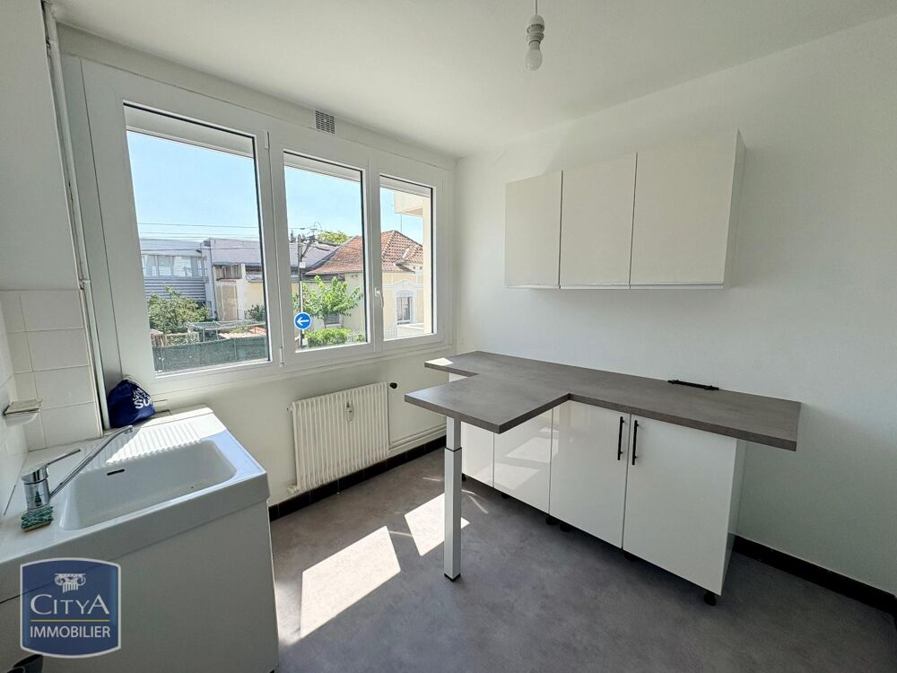 ROANNE - TYPE 2 LUMINEUX AVEC BALCON - CUISINE SEPAREE V....