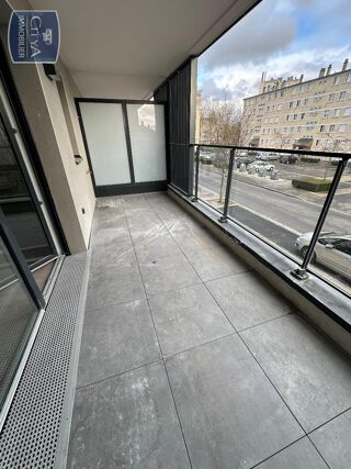  Appartement à louer 4 pièces 93 m²
