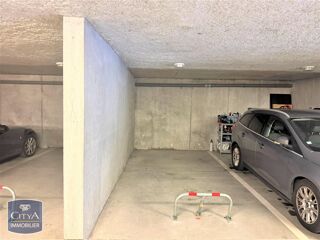  Parking / Garage à louer 