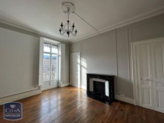  Appartement à louer 4 pièces 121 m²