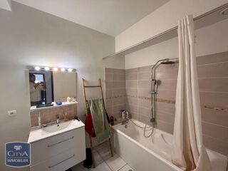  Appartement à louer 3 pièces 81 m²