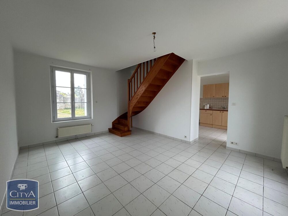 À LOUER Découvrez cette charmante maison T3 située à Blo....