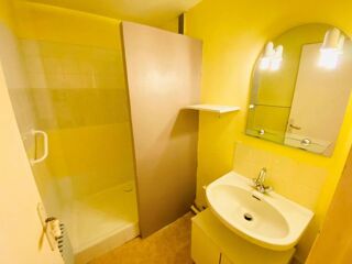 Appartement à louer 3 pièces 77 m²