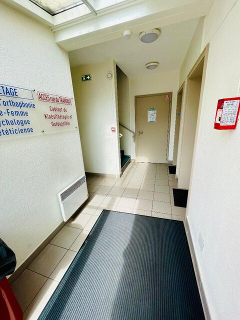   Vente / Local Commercial - 647 m² 