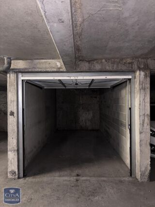  Parking / Garage à louer 