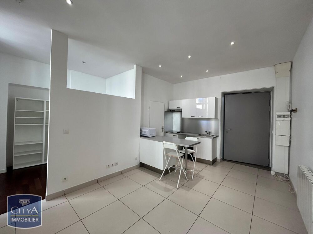À LOUER : Appartement T1 situé à Grenoble, dans le quart....