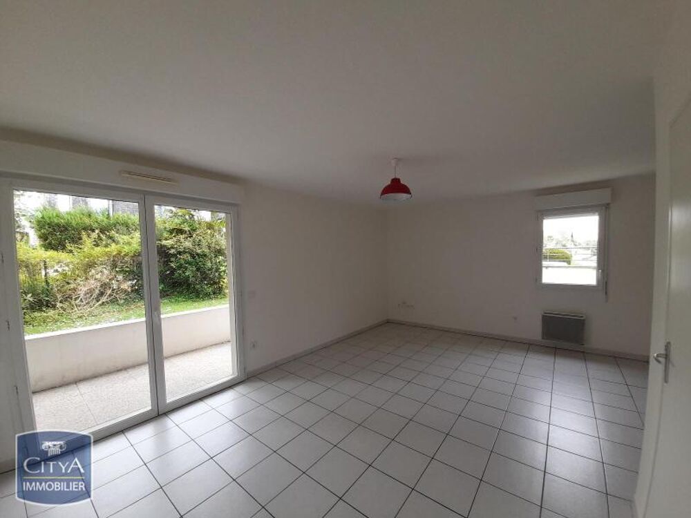 À LOUER : Appartement T4 situé à Pau, dans le code posta....