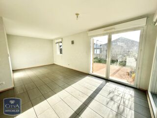  Appartement à louer 3 pièces 80 m²