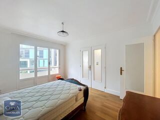  Appartement à louer 3 pièces 83 m²