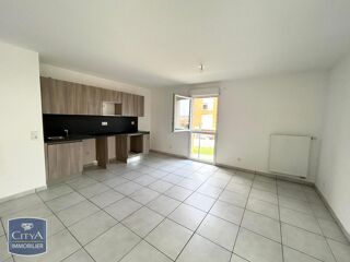  Appartement à louer 4 pièces 77 m²