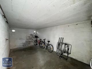  Parking / Garage à louer 15 m²