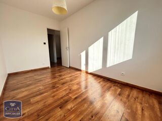  Appartement à louer 4 pièces 77 m²