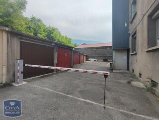  Parking / Garage à louer 