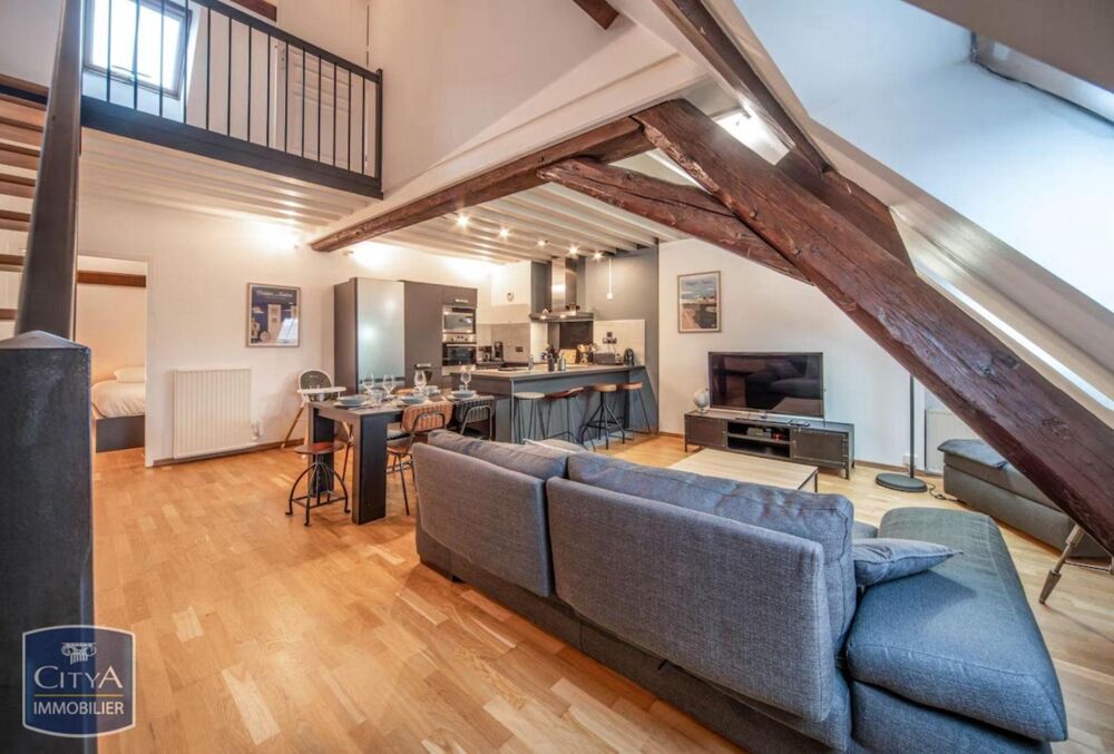 À LOUER : - Disponible début septembre - Appartement T3 ....