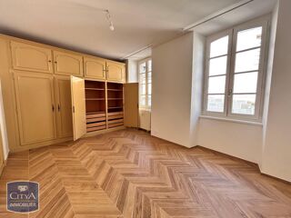  Appartement à louer 3 pièces 92 m²
