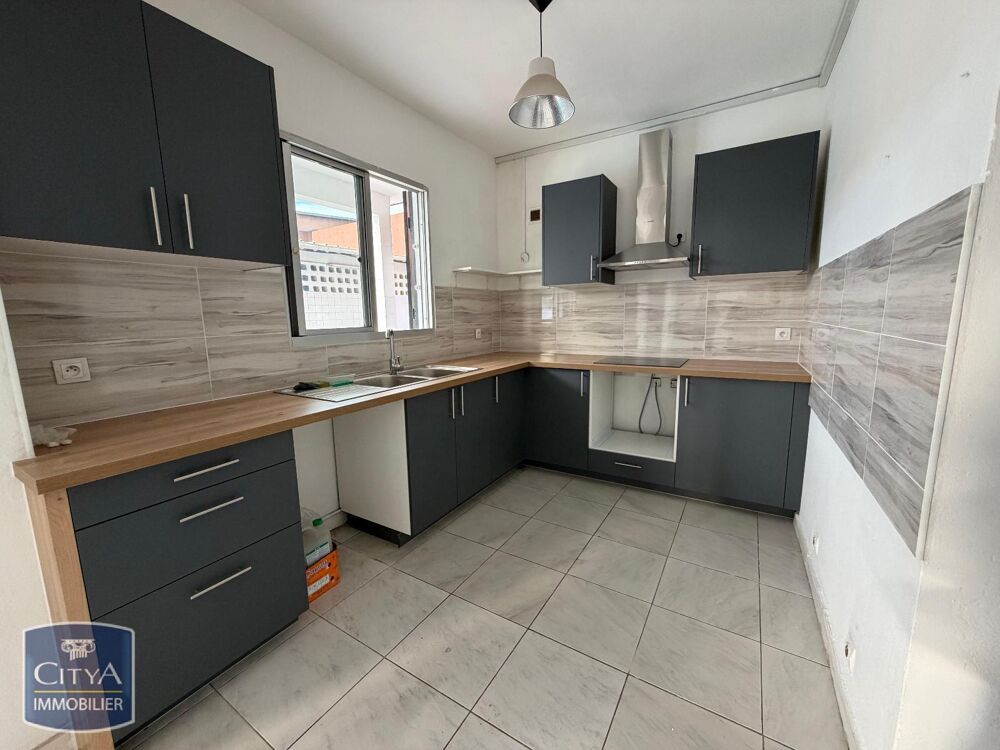 location Maison - 4 pièce(s) - 90 m² Le Port (97420)
