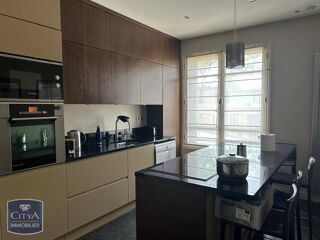  Appartement à louer 5 pièces 158 m²
