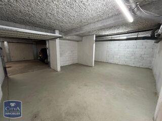  Parking / Garage à louer 11 m²