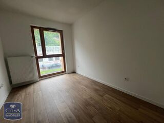  Appartement à louer 4 pièces 83 m²